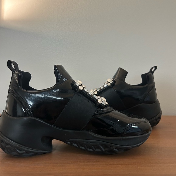 Roger Vivier all black ‘Viv’ runner with crystal embellishment. Size 37 - Picture 4 of 7
